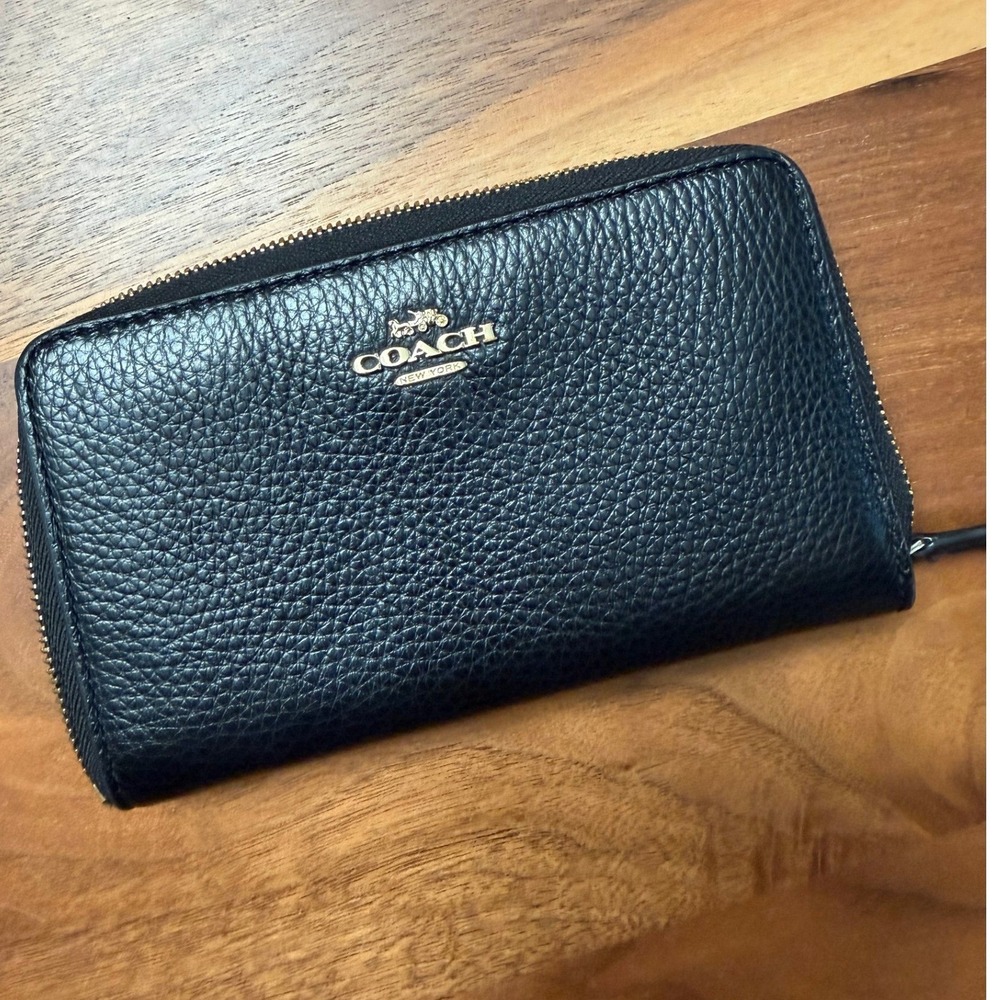 Coach Medium ID Zip Wallet Pebbled Leather/Gold/Black C4124